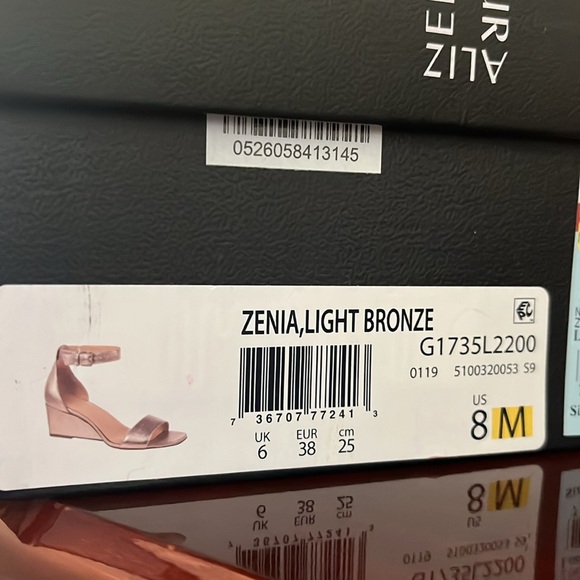 Sandal. 8M - Picture 2 of 4